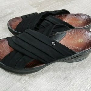 Bzees Women's Knockout X-band Sandals, black, 9W
